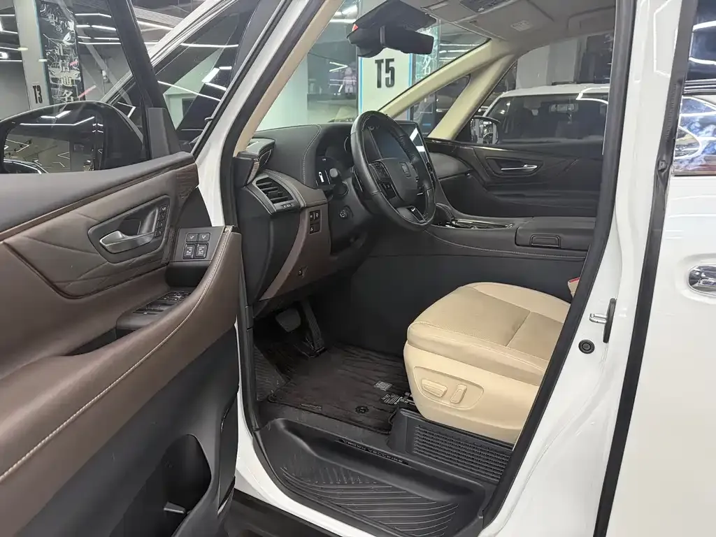 Toyota Vellfire — фото 4