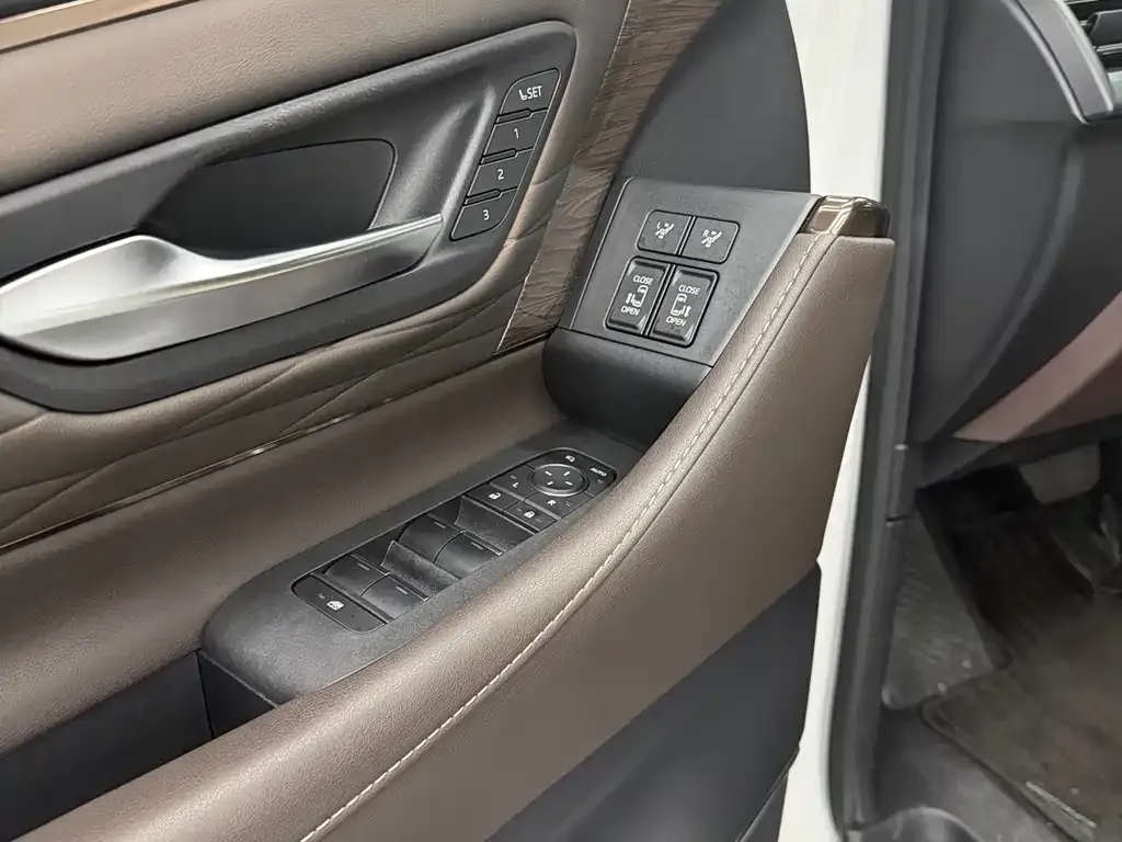 Toyota Vellfire — фото 6
