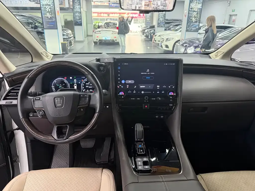 Toyota Vellfire — фото 8