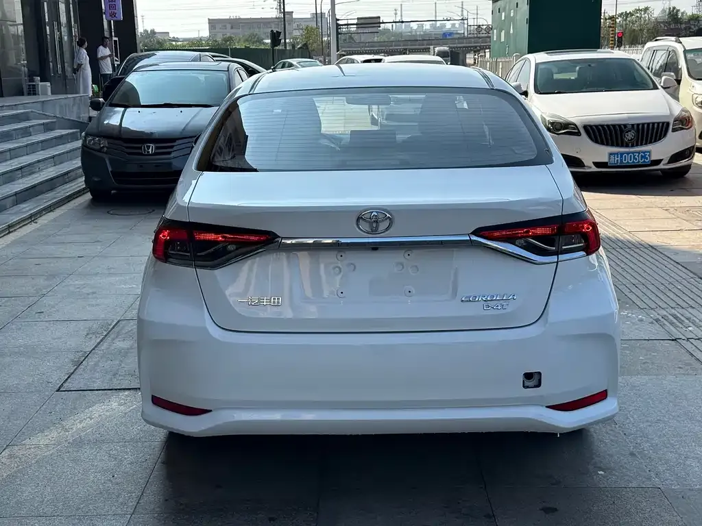 Toyota Corolla — фото 4