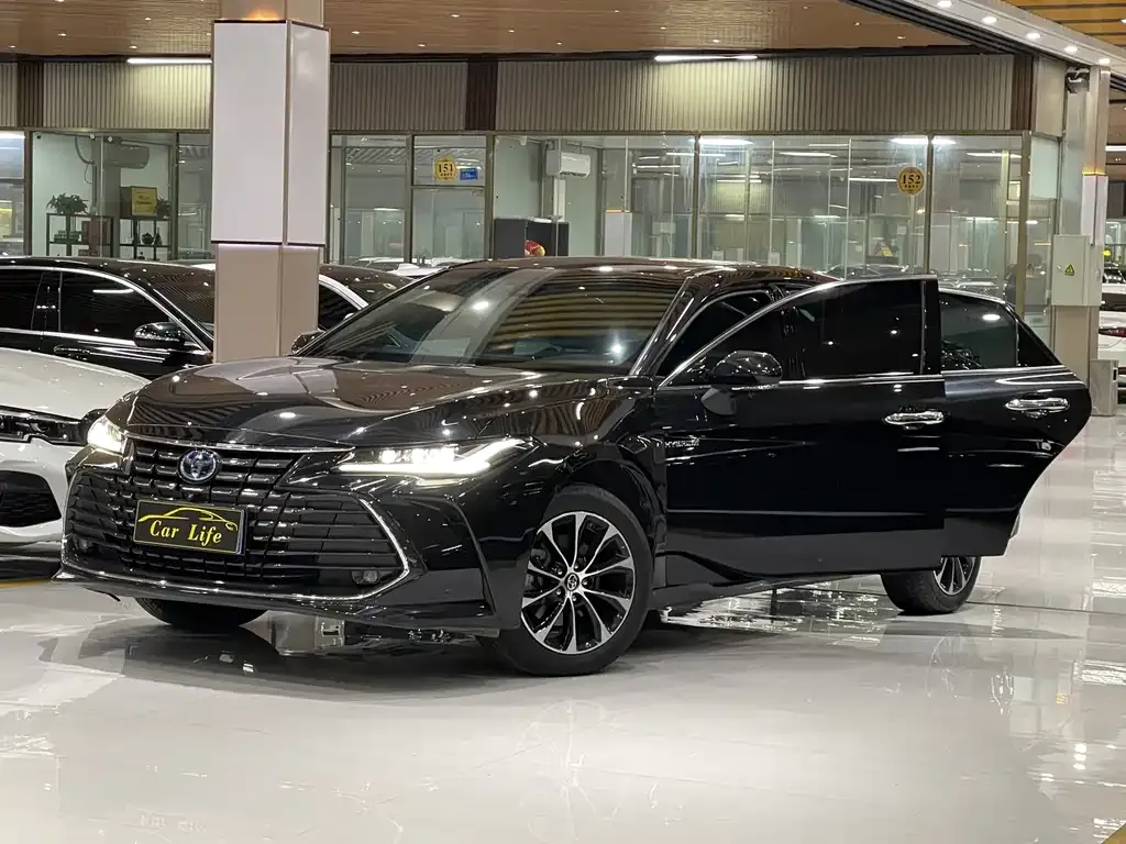 Toyota Avalon — фото 1