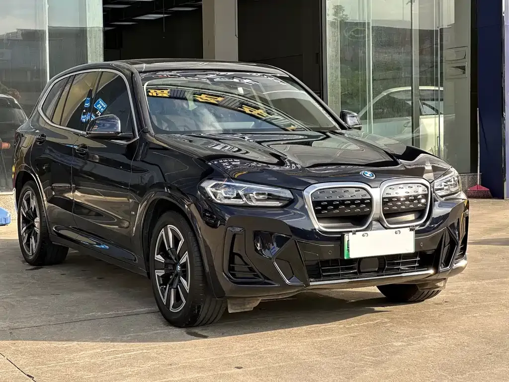BMW iX3 — фото 3