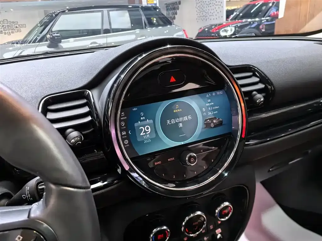 MINI Clubman — фото 10