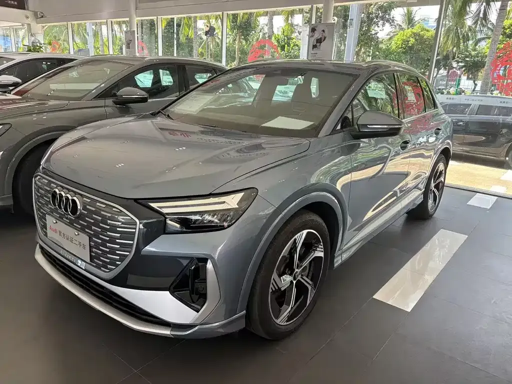 Audi Q4 e-tron — фото 1
