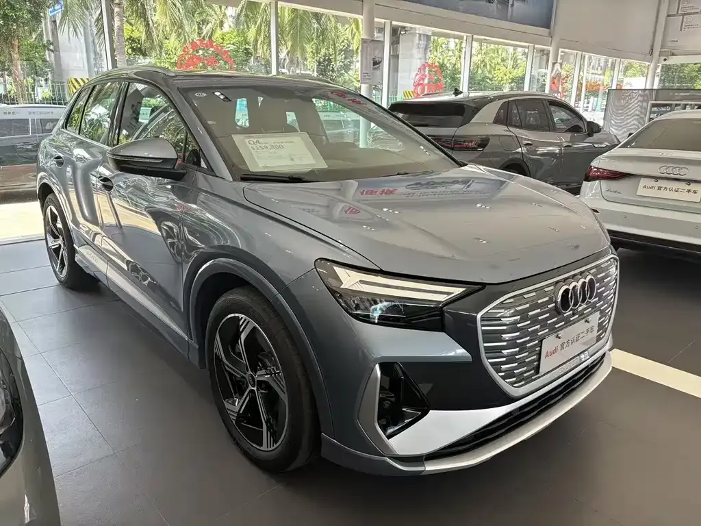 Audi Q4 e-tron — фото 2