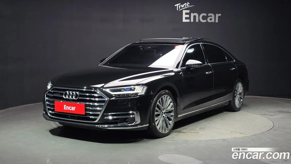 Audi A8 — фото 1