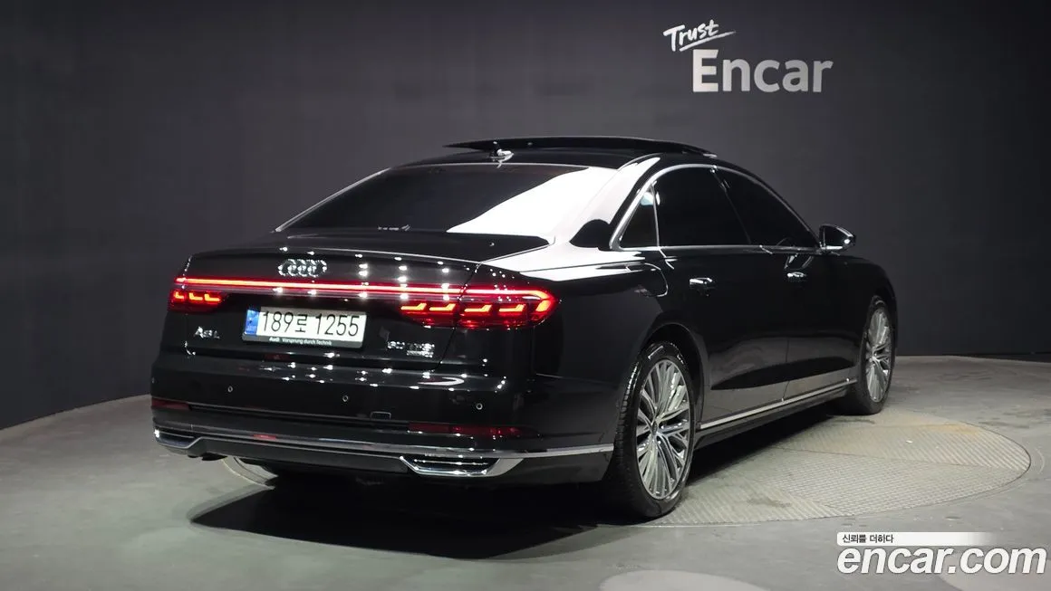 Audi A8 — фото 2