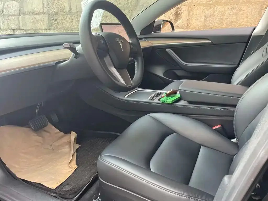 Tesla Model 3 — фото 4