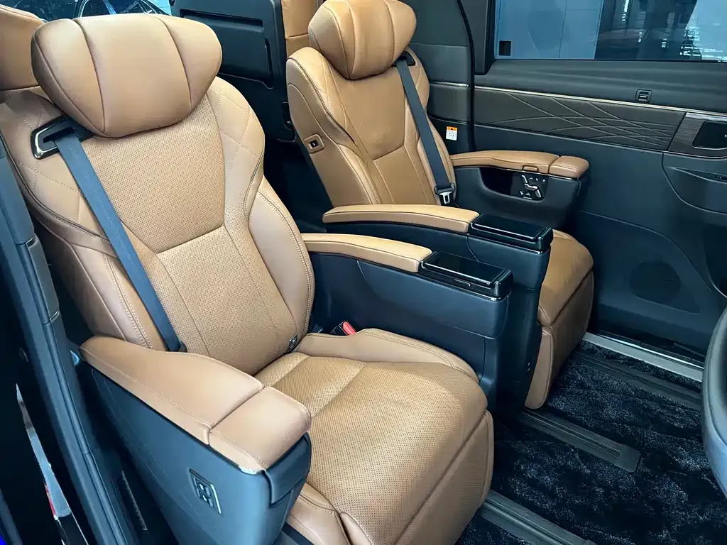 Toyota Alphard — фото 10