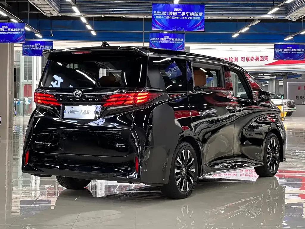 Toyota Alphard — фото 4
