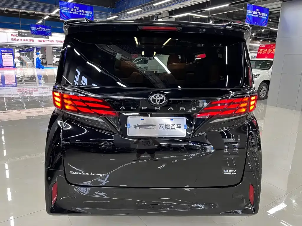 Toyota Alphard — фото 5