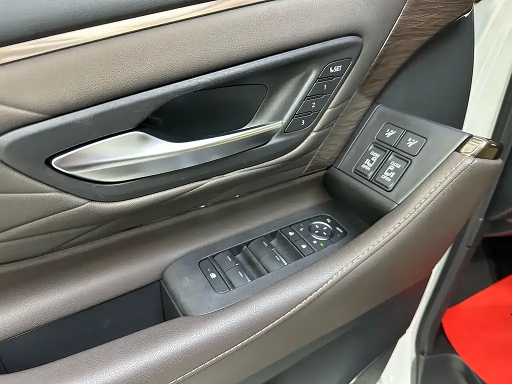 Toyota Vellfire — фото 10
