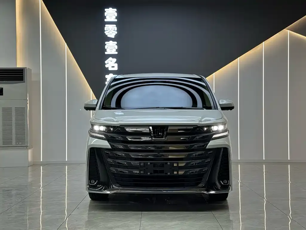 Toyota Vellfire — фото 2
