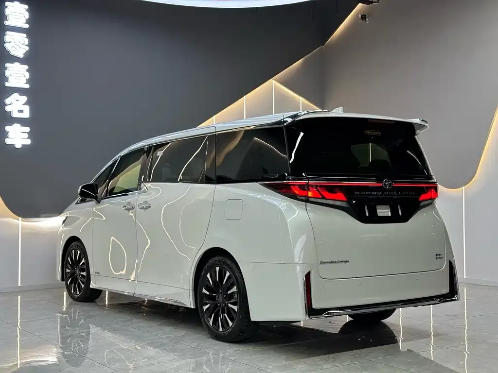 Toyota Vellfire — фото 4