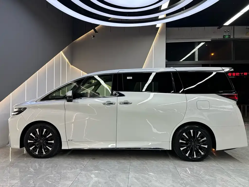 Toyota Vellfire — фото 7