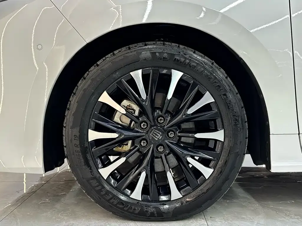 Toyota Vellfire — фото 8