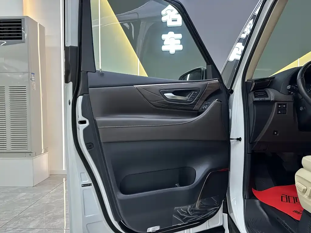 Toyota Vellfire — фото 9