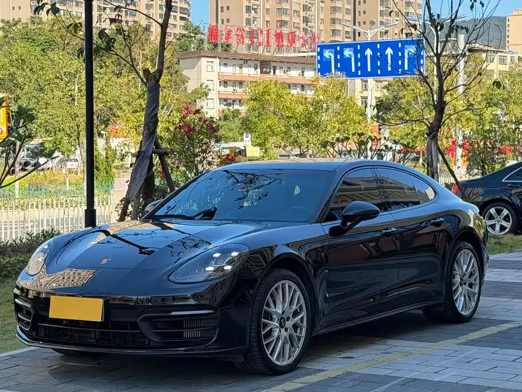 Porsche Panamera — фото 1