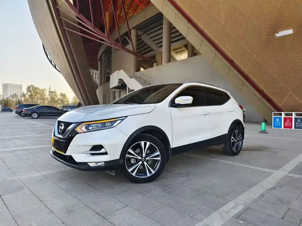 Nissan Qashqai — фото 1
