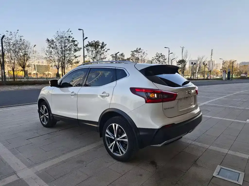 Nissan Qashqai — фото 4