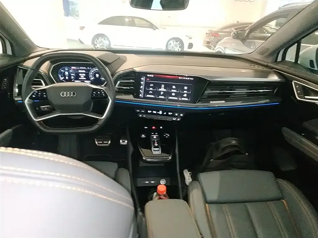 Audi Q4 e-tron — фото 10