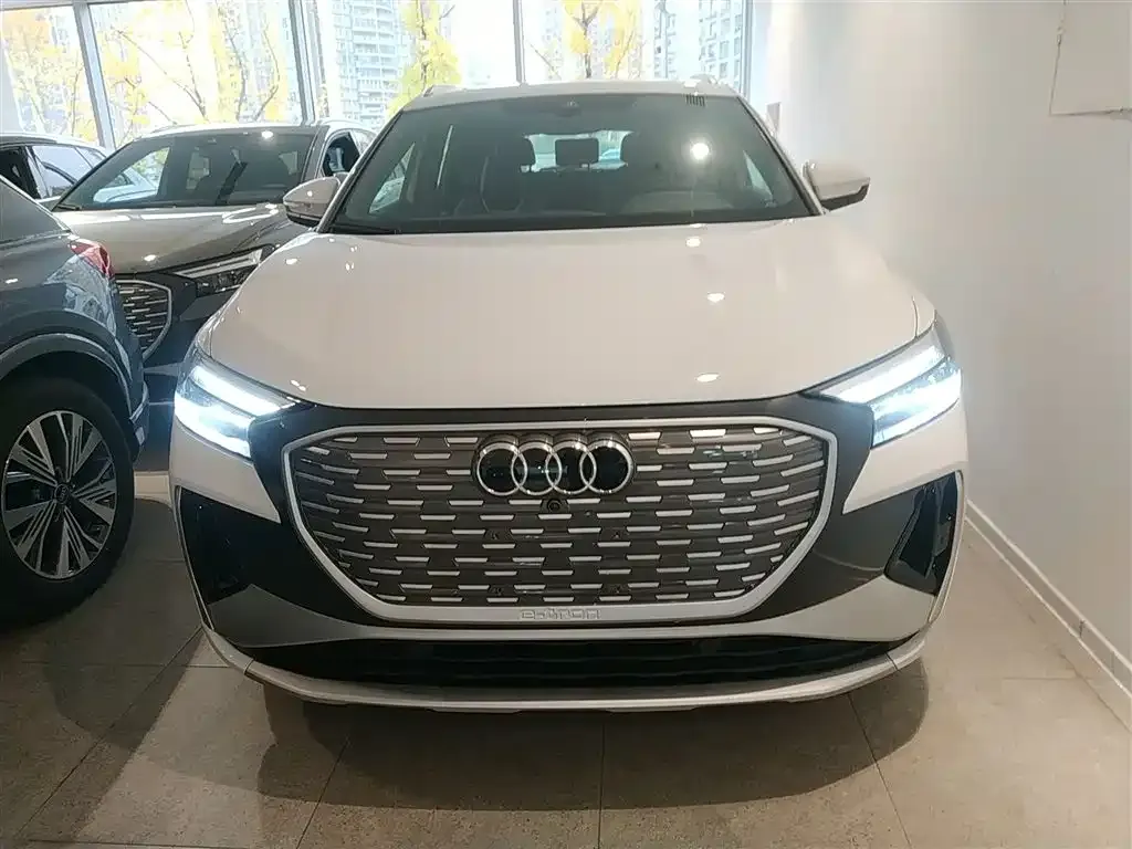 Audi Q4 e-tron — фото 3