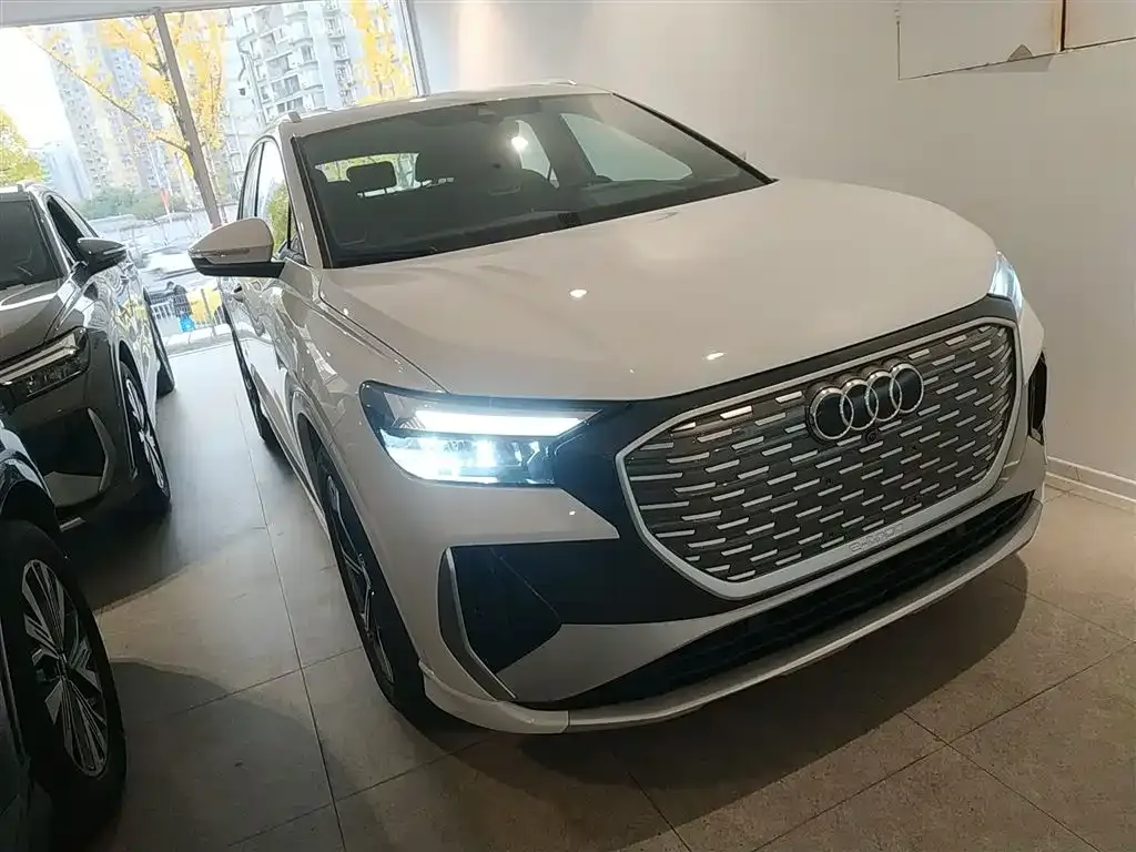 Audi Q4 e-tron — фото 4