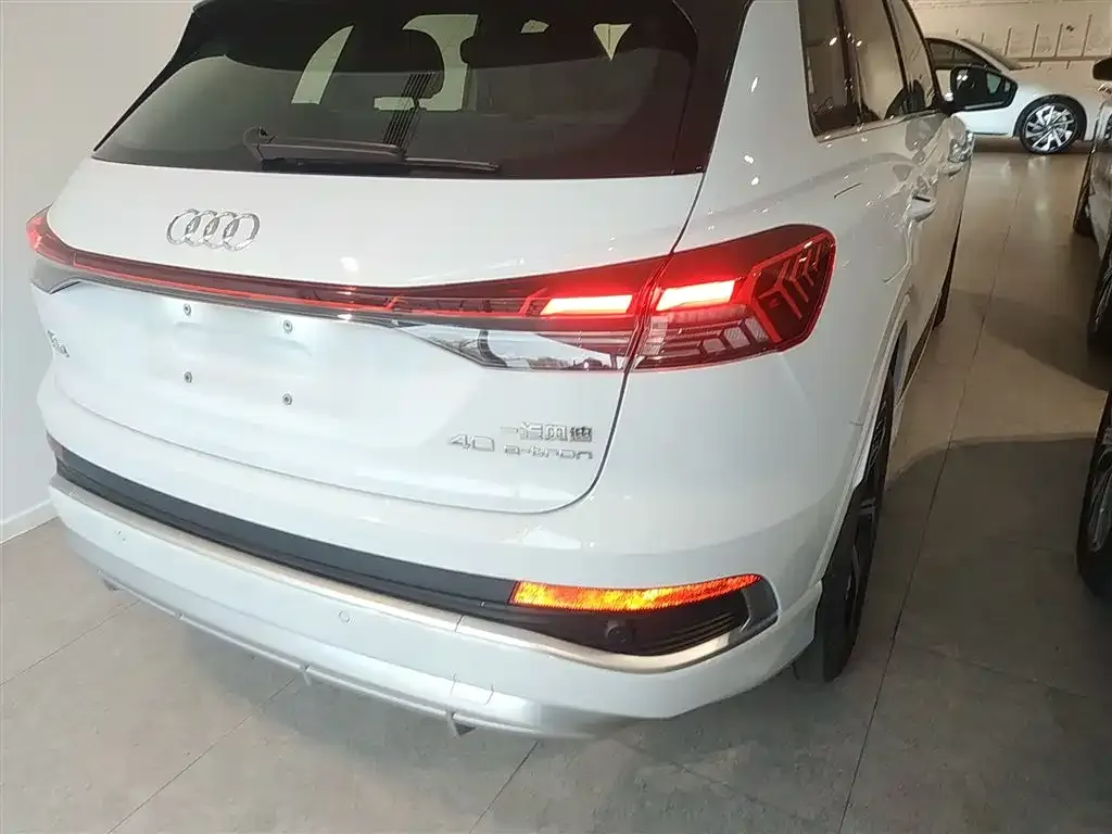 Audi Q4 e-tron — фото 8
