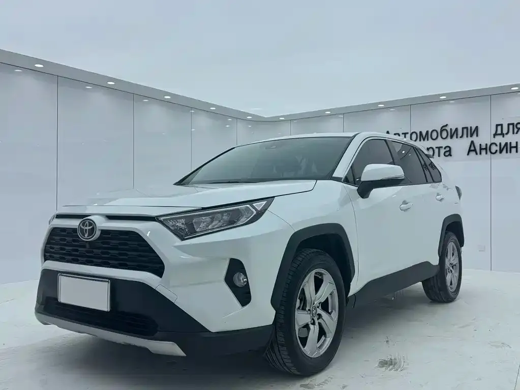Toyota RAV4 — фото 1