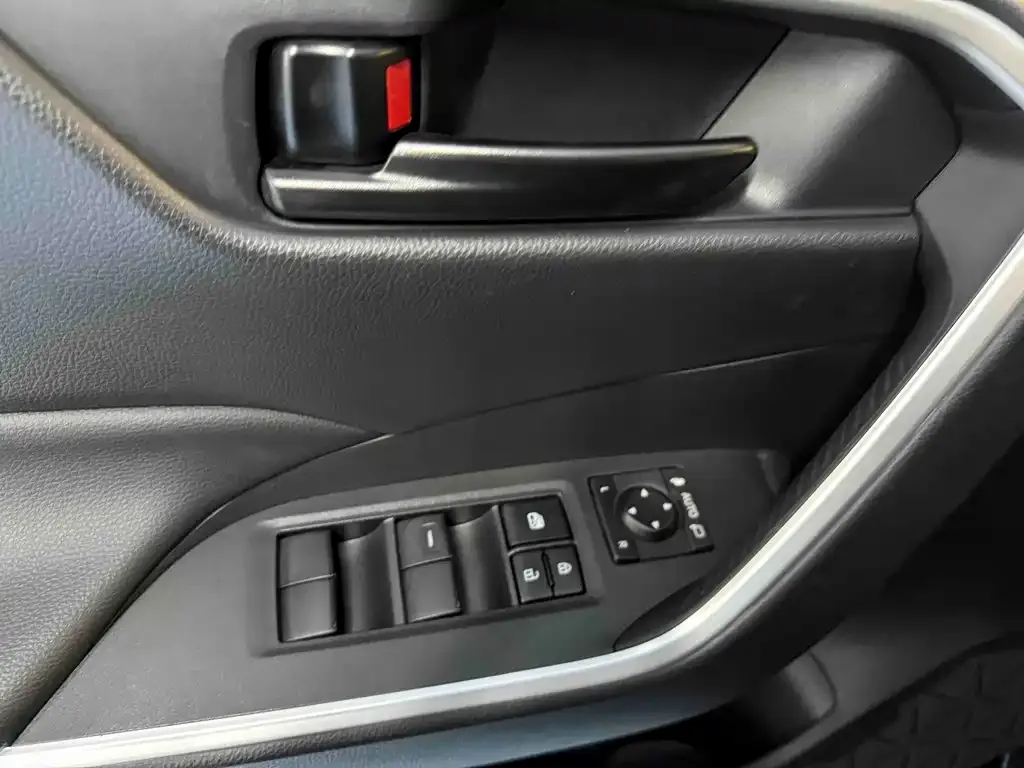 Toyota Wildlander — фото 10