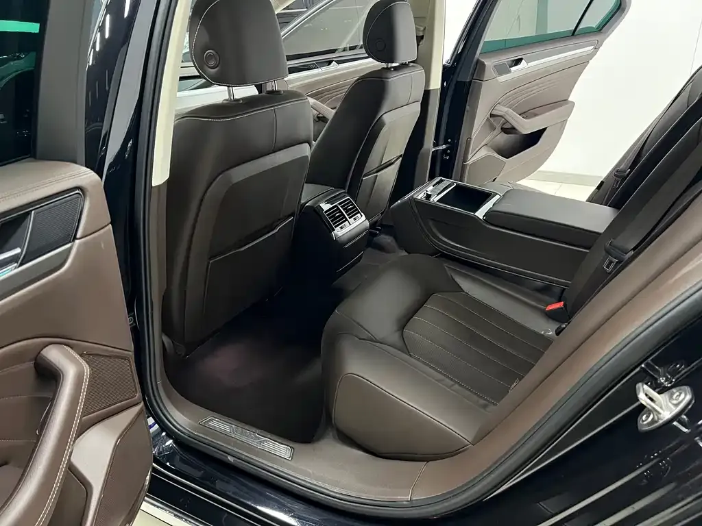 Volkswagen Phideon — фото 10