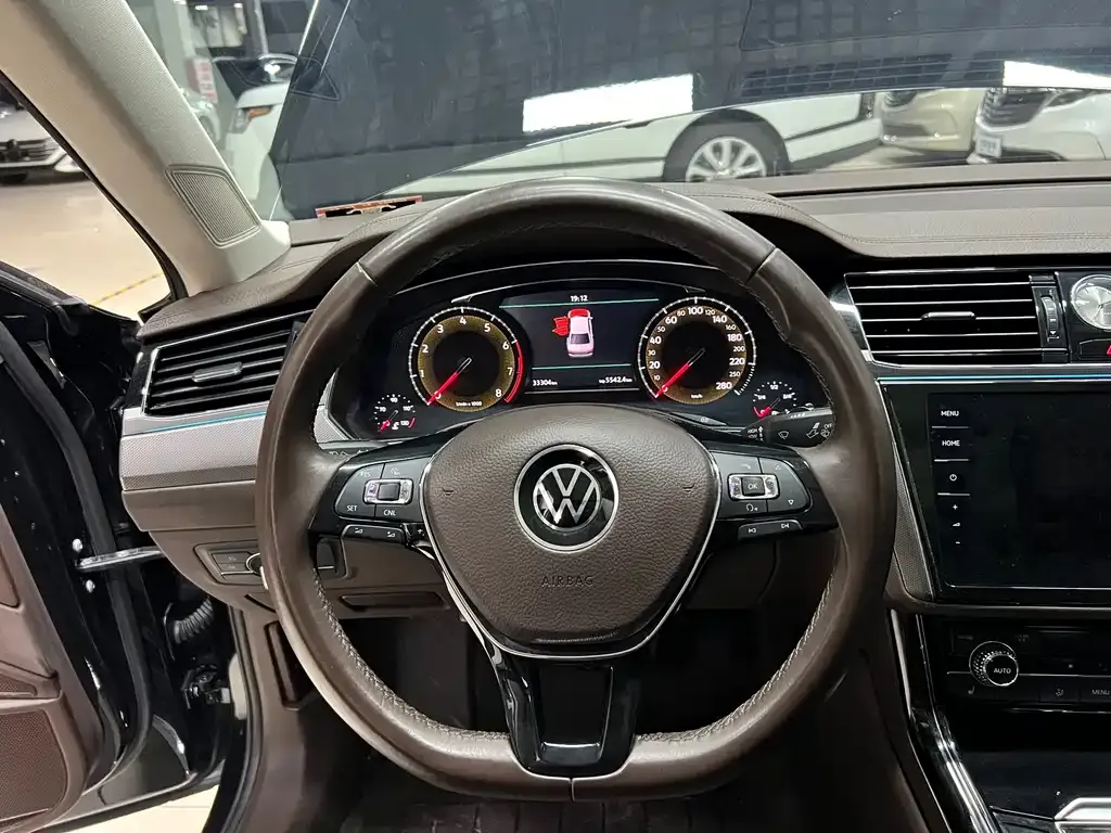 Volkswagen Phideon — фото 7