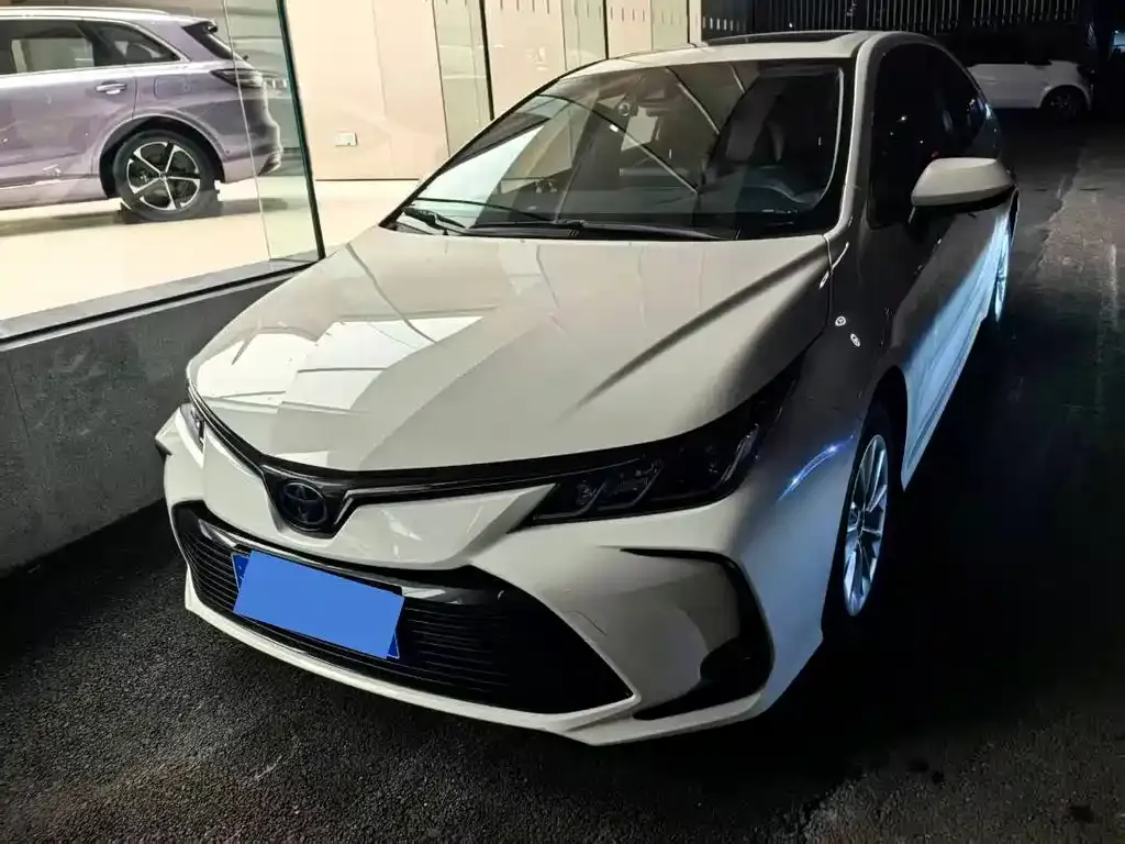 Toyota Corolla — фото 1