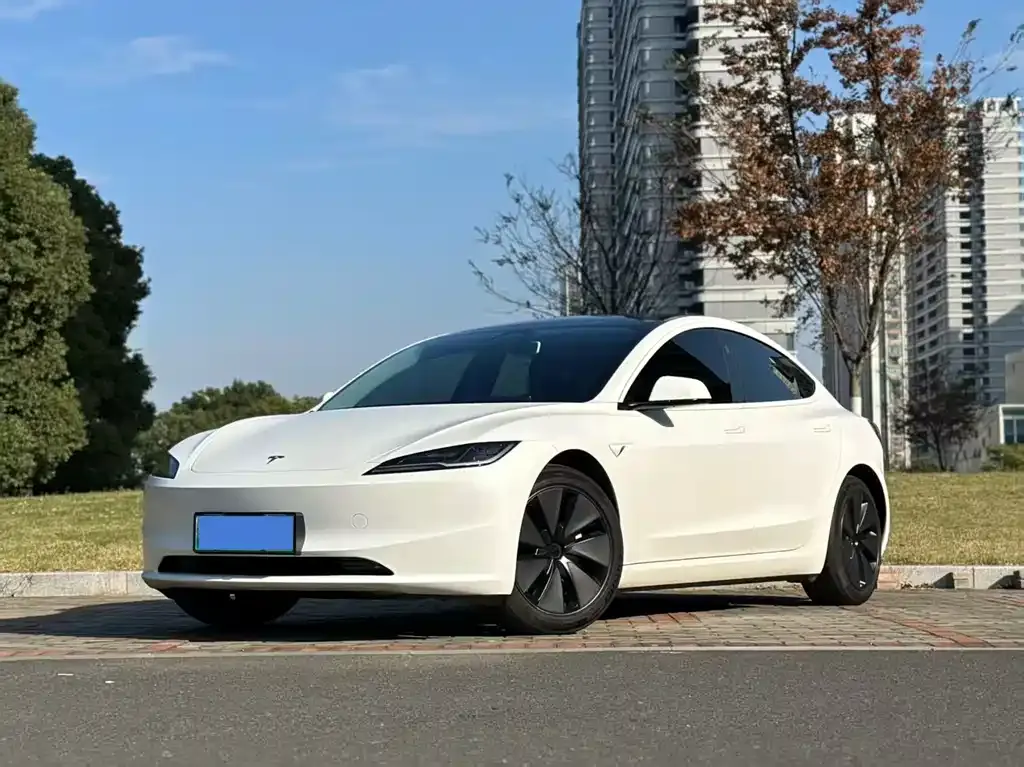 Tesla Model 3 — фото 2