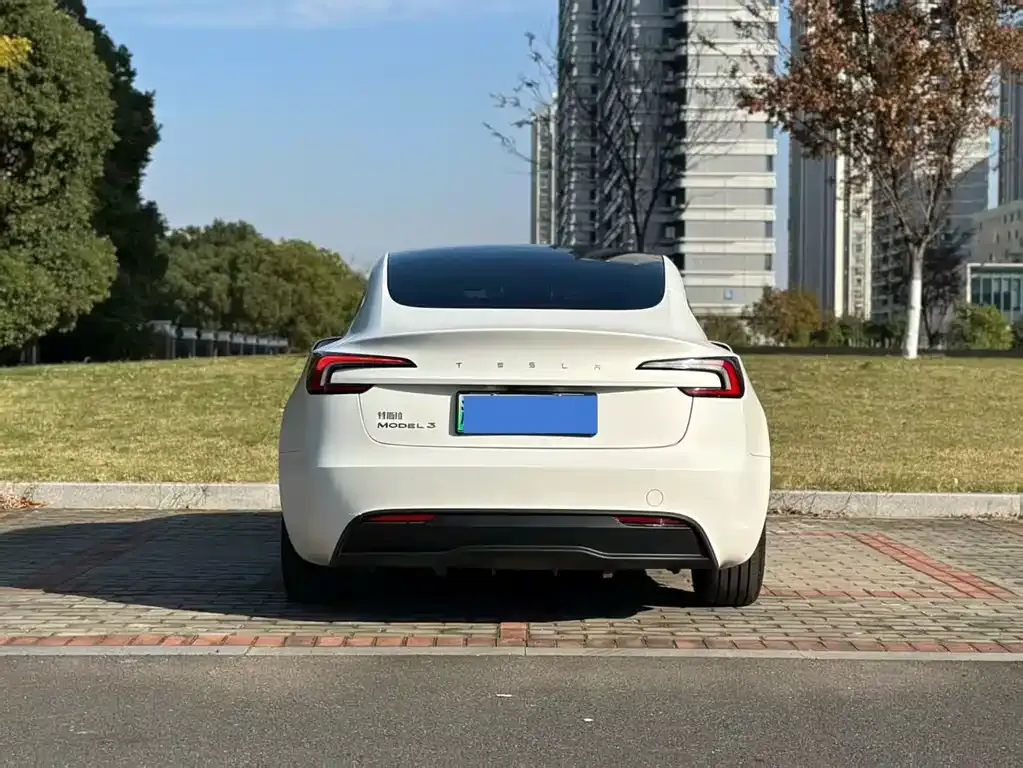 Tesla Model 3 — фото 4
