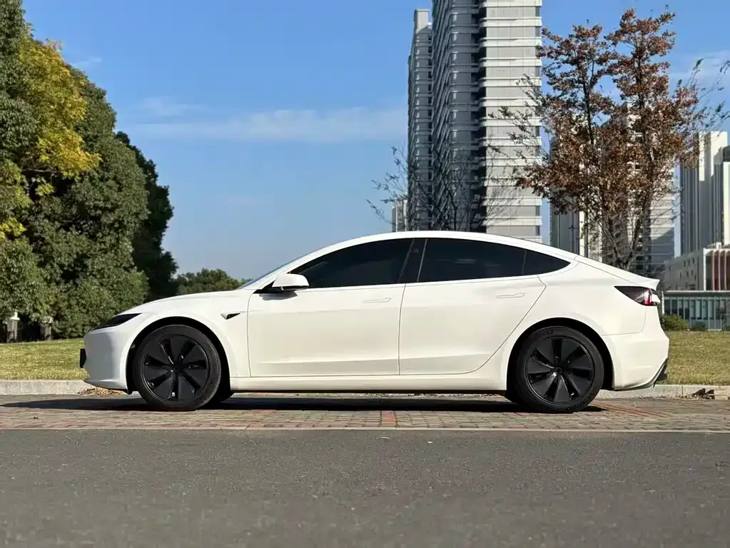 Tesla Model 3 — фото 5