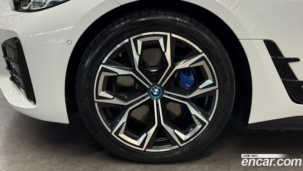 BMW i4 — фото 5