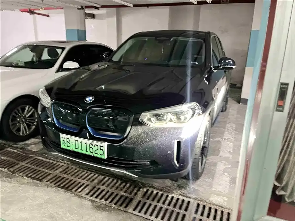 BMW iX3 — фото 1