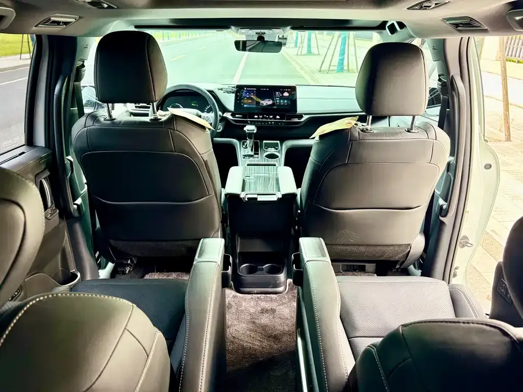Toyota Sienna — фото 9
