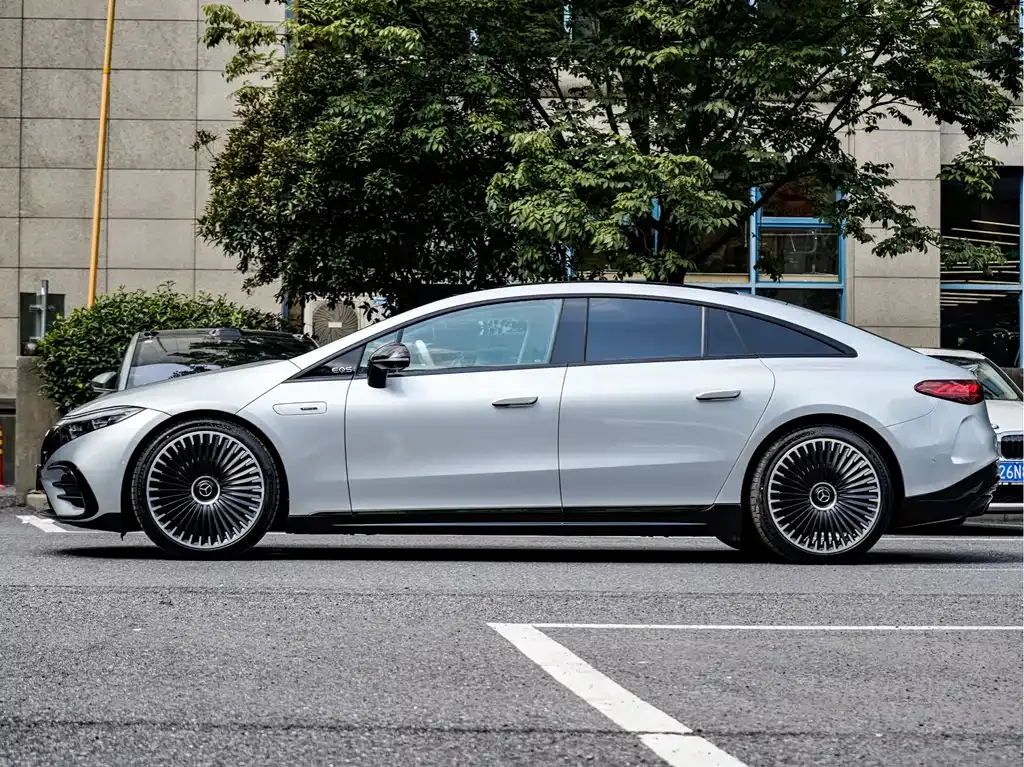 Mercedes-Benz EQS AMG — фото 4