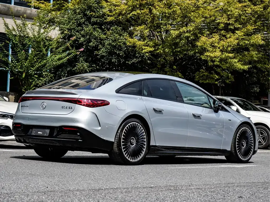 Mercedes-Benz EQS AMG — фото 5