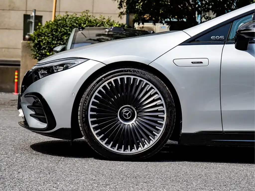 Mercedes-Benz EQS AMG — фото 9