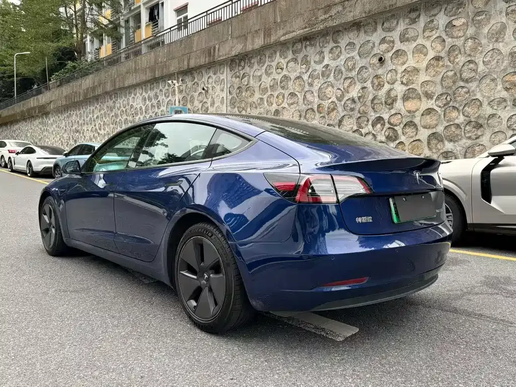 Tesla Model 3 — фото 7