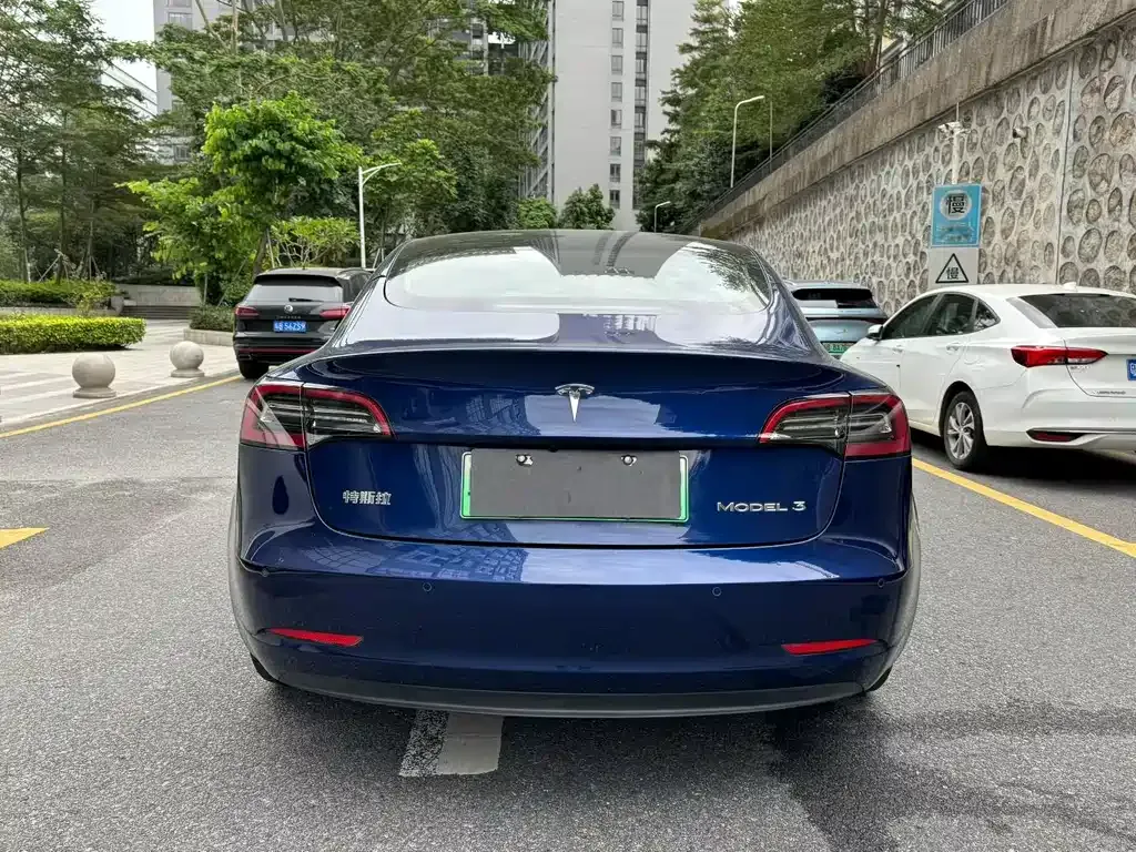 Tesla Model 3 — фото 8