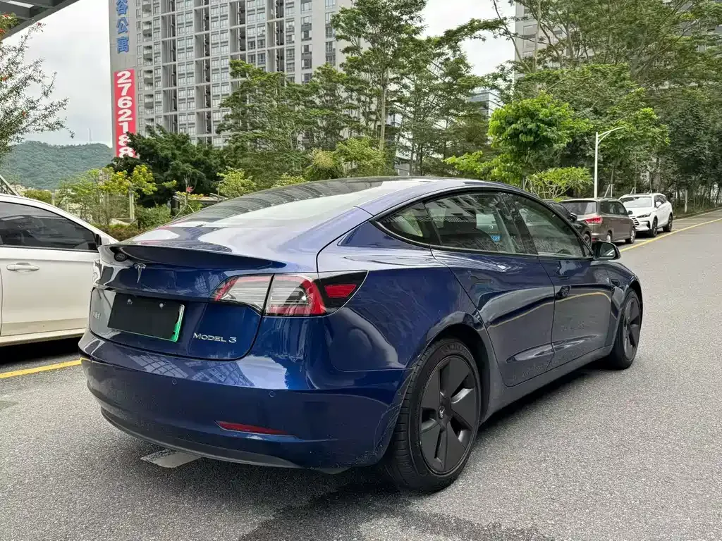 Tesla Model 3 — фото 9