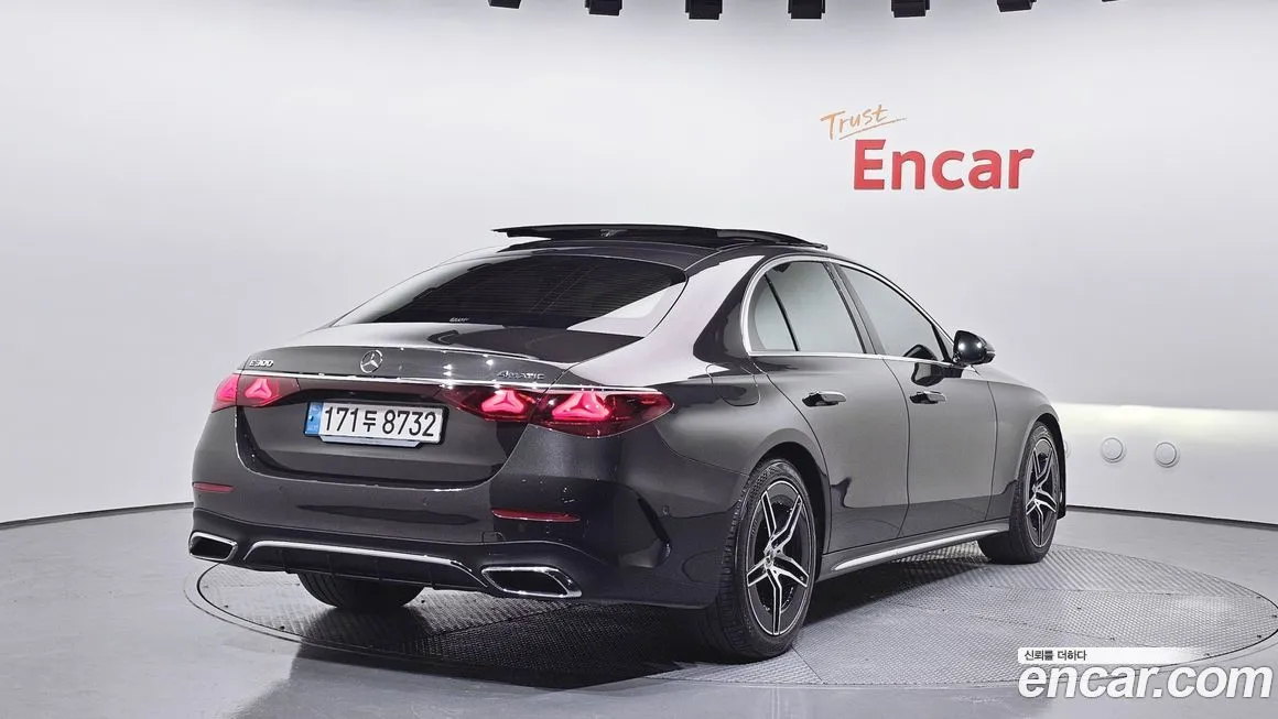 Mercedes-Benz E-Class — фото 2