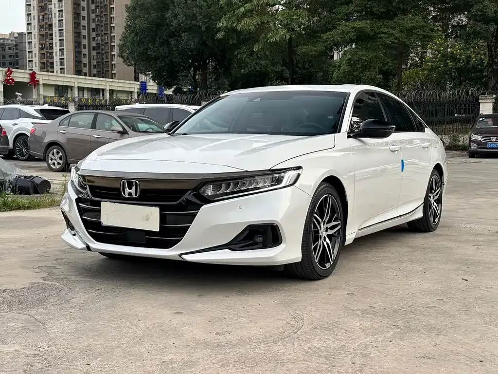 Honda Accord — фото 1