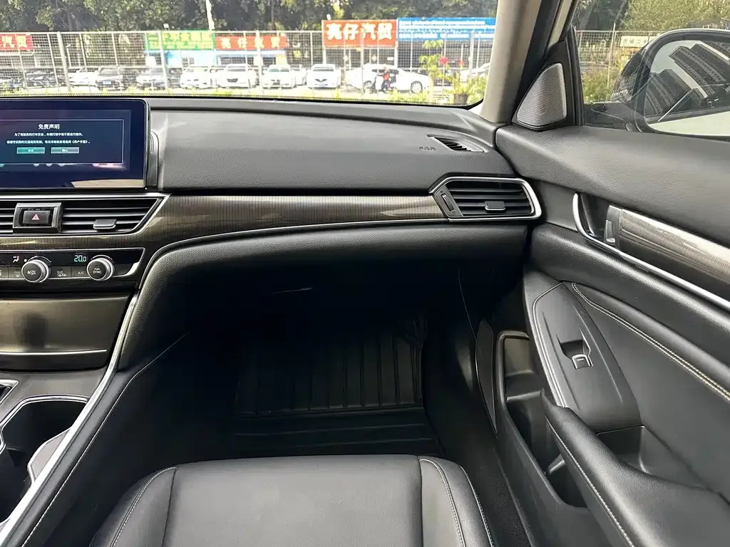 Honda Accord — фото 8