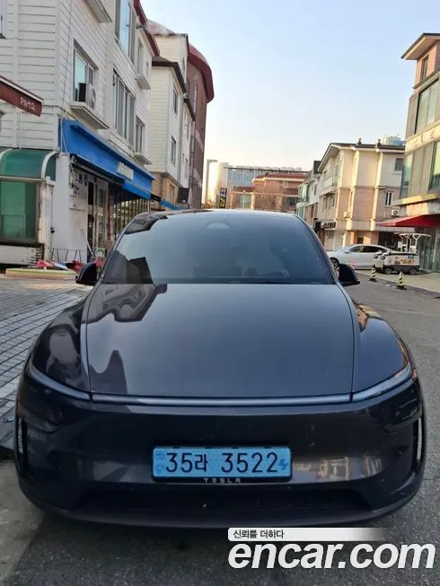Tesla Model Y — фото 1