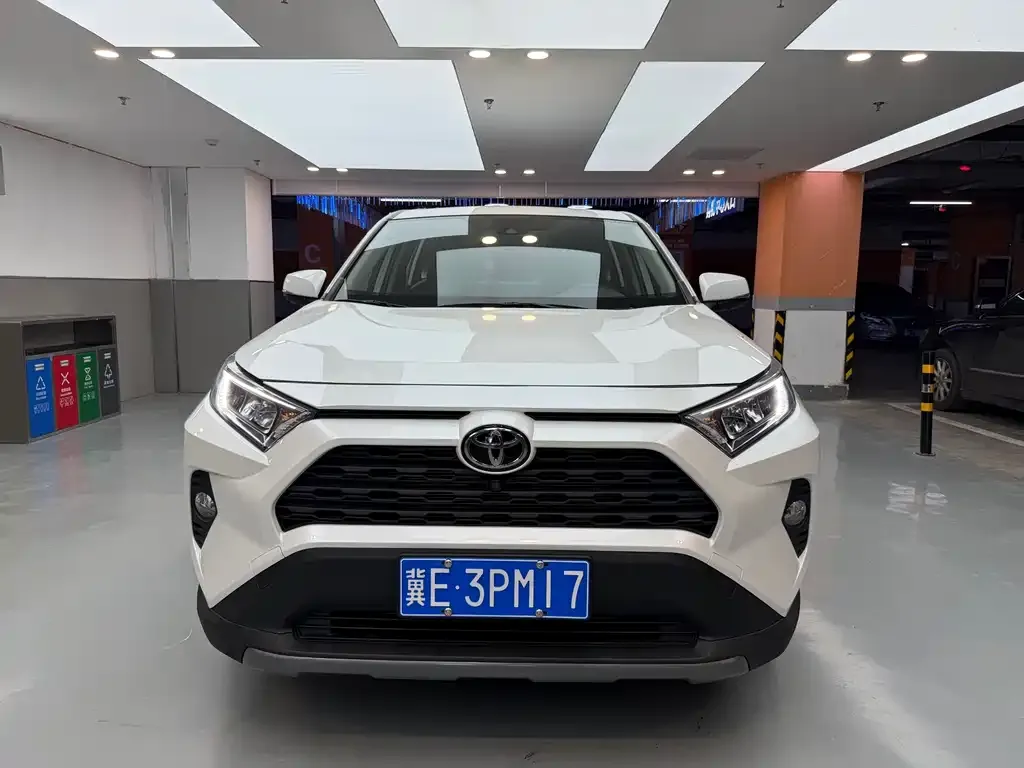 Toyota RAV4 — фото 2